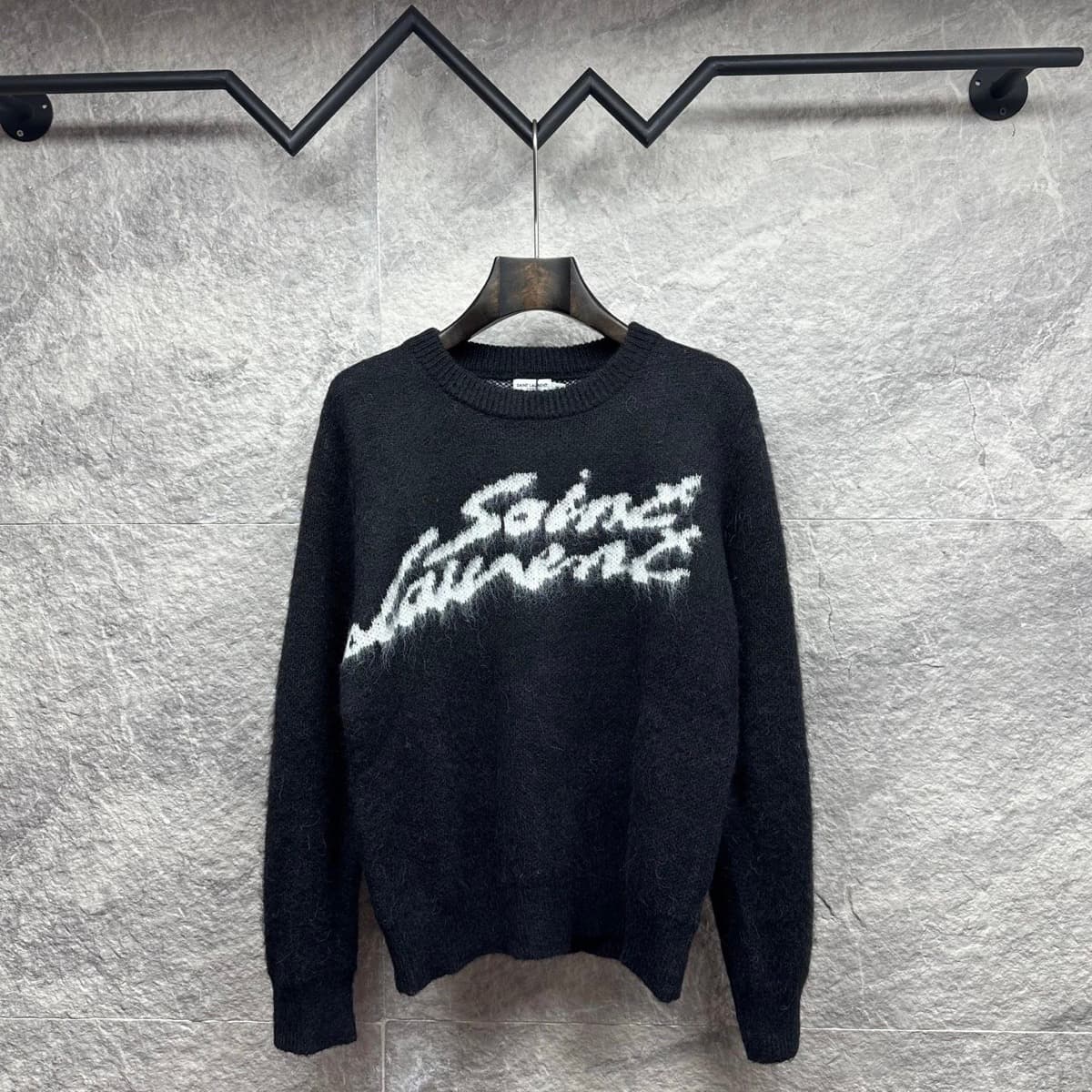 AKIMBO Hoodie